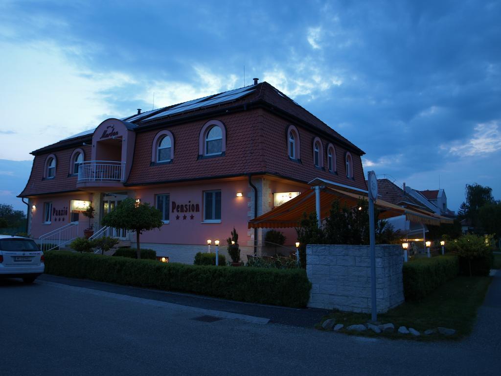 马本潘左伊住宿加早餐旅馆 Hegykő 外观 照片